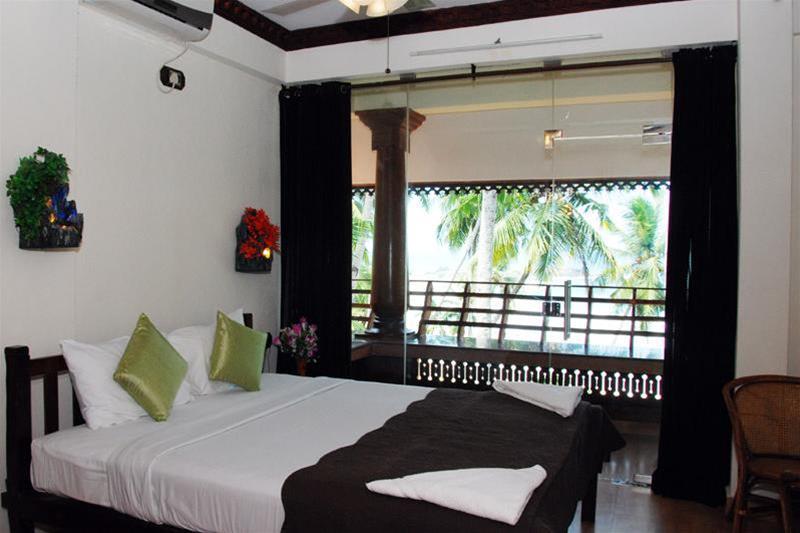 Kovalam Beach Hotel Exterior photo